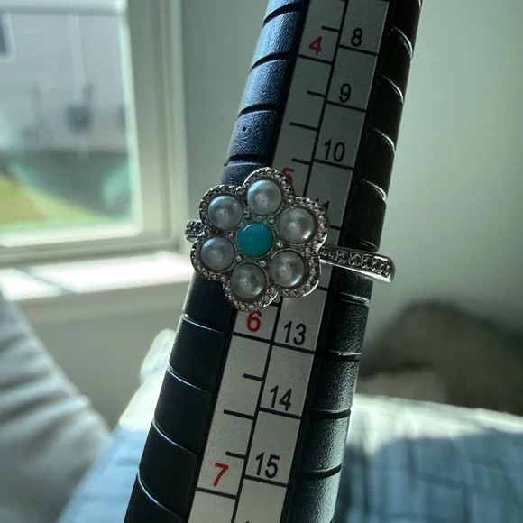 NEW! Pretty Bird Jewelry Flower Ring with Turquoise Center and Pearl Accents - Picture 13 of 13